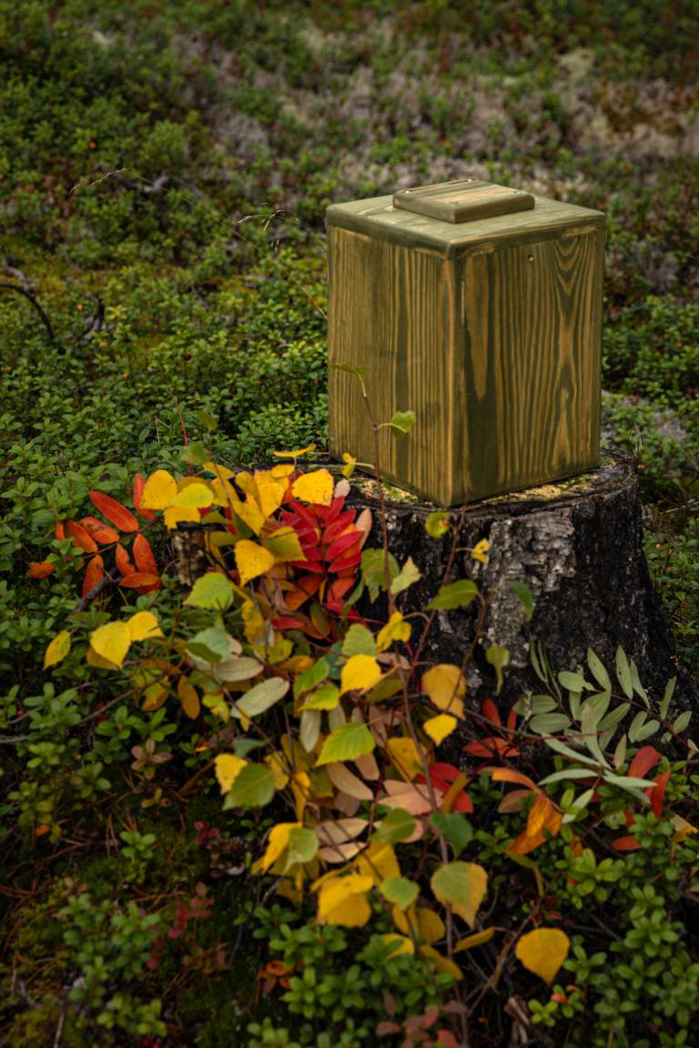 Lieko - luonnonsävyinen vihreä tuhkauurna - Hautaustoimisto Hautaus Koponen Rovaniemi